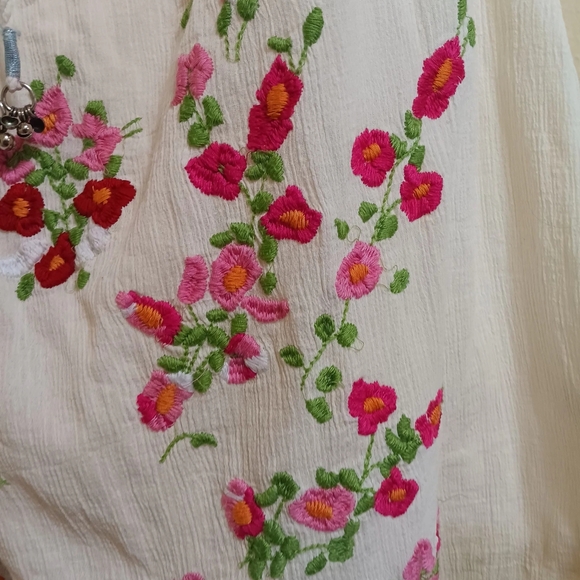 Pura Vida White Dress with Floral Embroidery - Picture 2 of 9